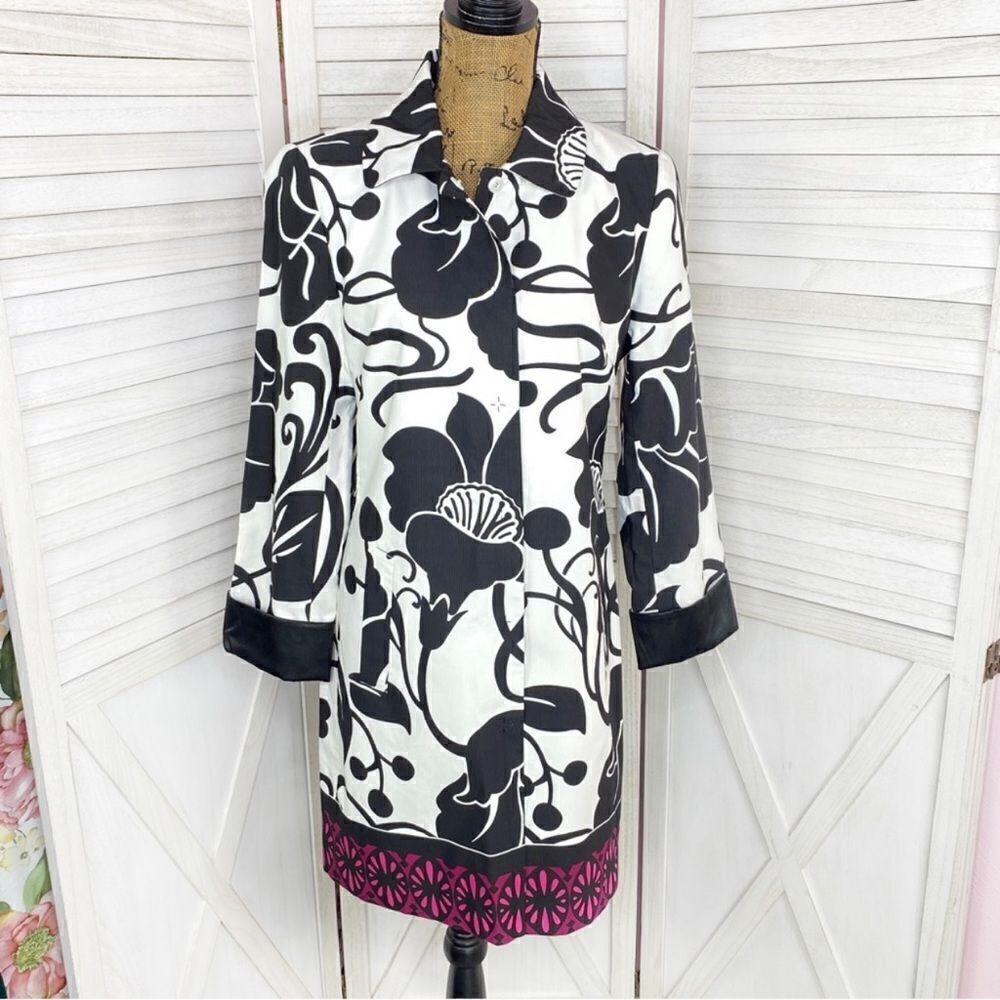 T Tahari Trench Coat Womens Small Black White Tokyo Rose Calypso Floral Snap